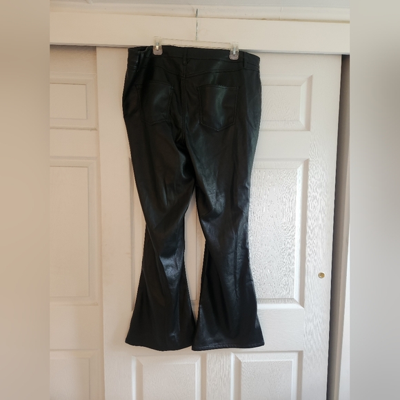 👻5/$25 ARULA Black Faux Leather Pants - Picture 6 of 7